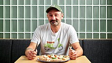 Massimo Giuliana má pestrý ivot. Je mu 43 let, narodil se na Sicílii a svou...