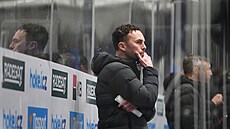 Kladno, 3.1.2025, Rytíi Kladno - Liberec, hokejová extraliga. Zadumaný kou...