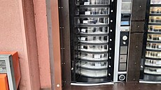 Z automatu na prodej jídla ukradl podez�elý mu� dv� porce.
