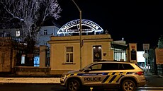 Znásilnní nezletilé v nemocnici? Policie etí okolnosti veírku na pokoji