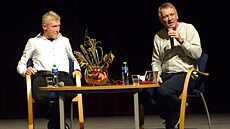 Dva známí fará�i Marek Orko Vácha (vlevo) a Zbigniew Czendlik na p�edná�ce.