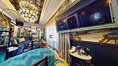 Fico se zejm nachází v apartmánu Madama Butterfly v luxusním hotelu ve...
