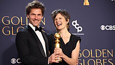 Clement Ducol a Camille Dalmaisová s cenou za nejlep�í p�vodní píse� �El Mal� z...