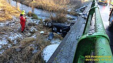 Honda skonila u Kokoova v potoce. idi havaroval na namrzlé silnici. (9....