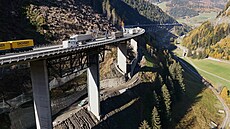 Stávající dálniní most fakticky nahradí zcela nová konstrukce. (29. íjna 2024)