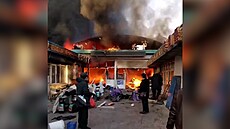 P�i po�áru tr�nice na severu �íny zem�elo osm lidí