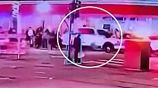 Kamery zachytily okamik, kdy vozidlo vjelo do davu v New Orleans