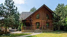 Ani po dvanácti letech, co srub stojí, nemá Sylva stavb� co vytknout. Pouze se...