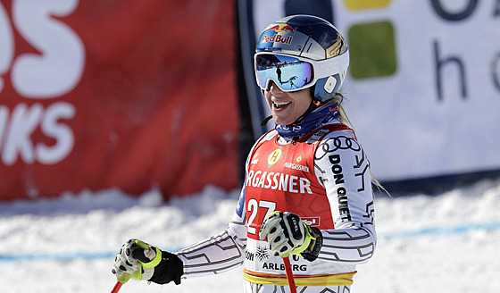 Ester Ledecká v cíli sjezdu v rakouském St. Antonu.