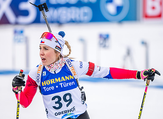 Tereza Voborníková ve stíhacím závodu v Oberhofu.