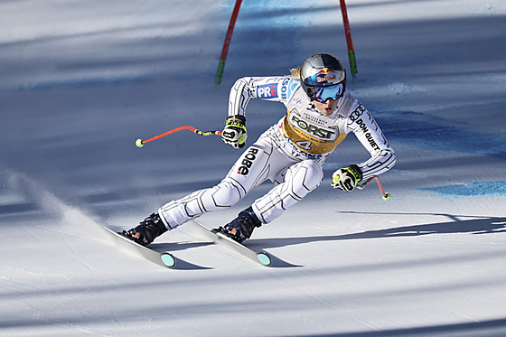 Ester Ledecká bojuje ve sjezdu v Cortin� d�Ampezzo.