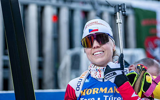 Spokojená Tereza Voborníková v cíli vytrvalostního závodu v Ruhpoldingu.