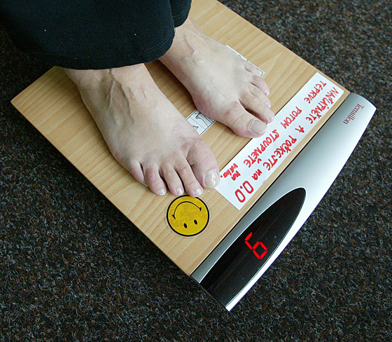 Pohled na váhu mnohé lidi, kte�í se sna�í zhubnout, hodn� stresuje. Kilogramy...