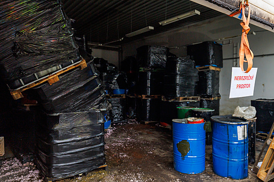 Nebezpe�né chemikálie odstraní z nelegálního skladu Moravskoslezský kraj