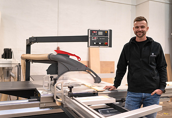 Spoluzakladatel e-shopu se d�evem Tomá� Izaiá�.