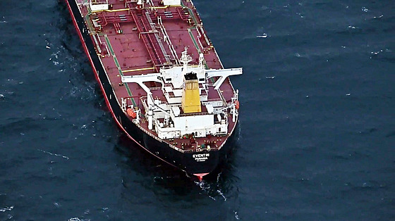 Ruský tanker, který se v Baltském mo�i ocitl bez kontroly se skoro sto tisíci...