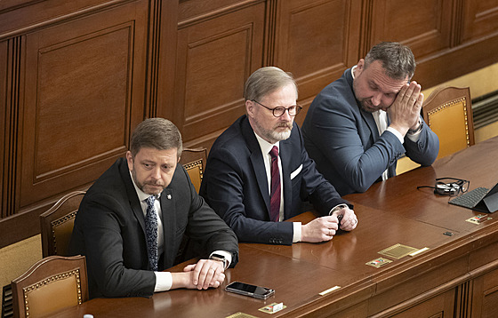 Ministr vnitra Vít Rakušan, premiér Petr Fiala a ministr práce a sociálních...