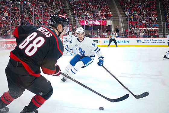 Philippe Myers z Toronta si st�e�í �eského úto�níka Martina Ne�ase.