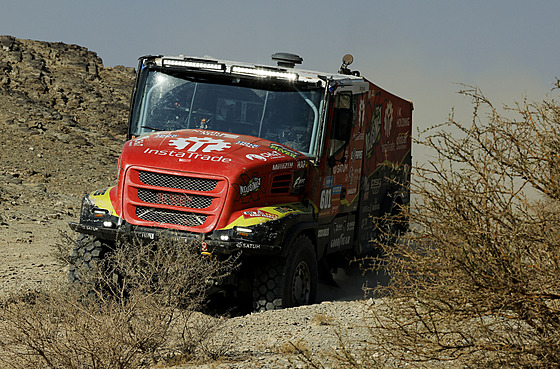 Kamion Aleše Lopraise během osmé etapy Rallye Dakar.