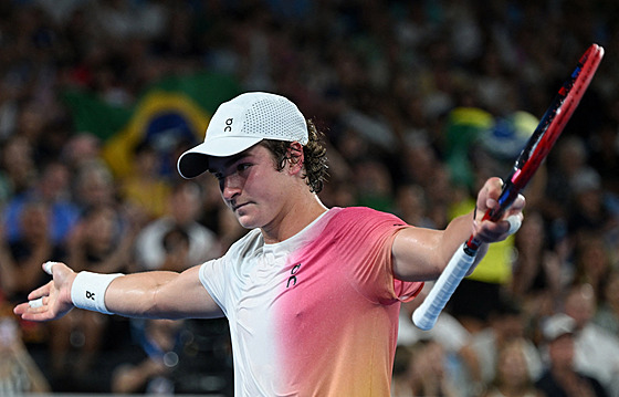 Joao Fonseca slaví triumf v prvním kole Australian Open.