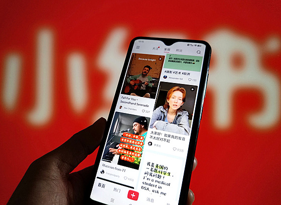 Náhled �ínské mobilní aplikace Xiaohongshu, které se �íká také RedNote. V...