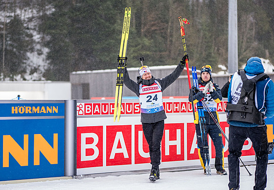 Vítzslav Hornig na kvtinovém ceremoniálu po vytrvalostním závod v Ruhpoldingu