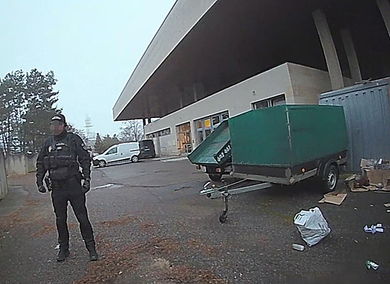 Vyhazování odpadk� z kontejneru poukázalo ve �tvrtek ráno na �enu, po které...