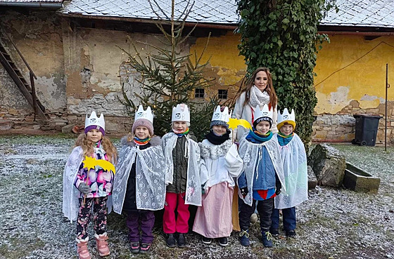 Koledníci pi Tíkrálové sbírce na Rychnovsku.