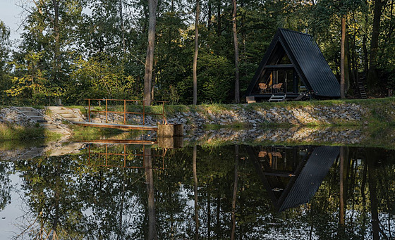 V roce 1985 se hráz rybníku protrhla a na své obnovení si musel rybník po�kat...