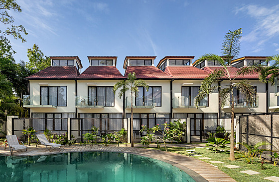 Okny ve vyvý�ené st�e�e se odvádí horký vzduch.