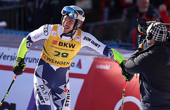 �eský ly�a� Jan Zabyst�an je v cílí super-G ve �výcarském Wengenu spokojený.