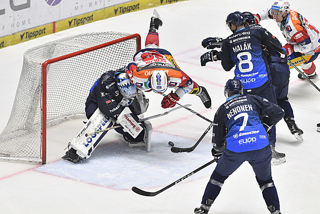 ONLINE: Vítkovice poprvé pod Varaďou, s Litvínovem srovnaly. Pardubice ztrácí v Plzni