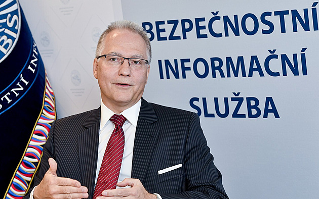 Loňské bombové výhrůžky českým školám měly ruský otisk, zjistila tajná služba