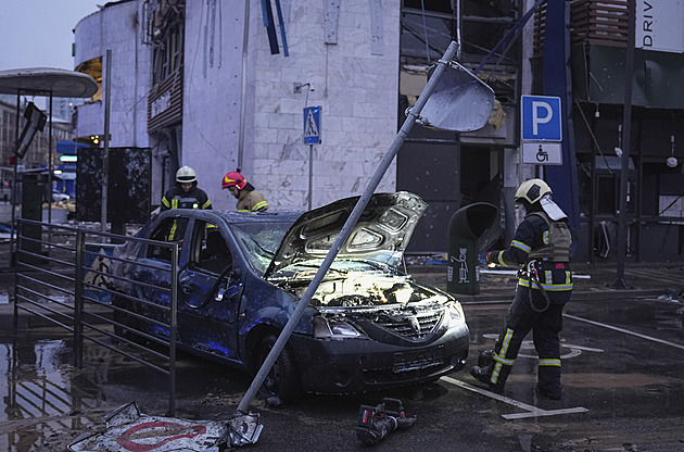 Ukrajina čelila náletu ruských dronů, v Kyjevě po útoku zemřeli tři lidé