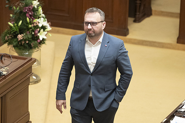 Jurečka se postavil proti zvýšení příspěvků na péči a opozice neuspěla o hlas