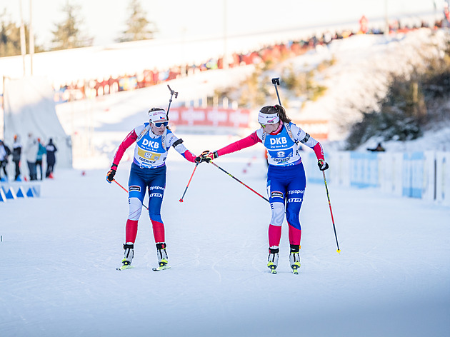 Biatlon ONLINE: V Ruhpoldingu se běží štafety. Jislová míří trestné kolo