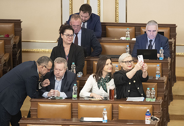 Poslanci mají jednat o poplatcích ČT. Můj cíl není dnes zdržovat, řekl Babiš