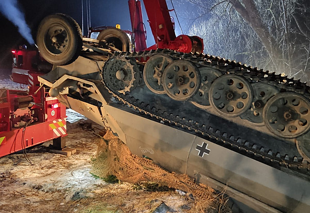 Nehodu vojenského historického vozu policie řeší jako usmrcení z nedbalosti