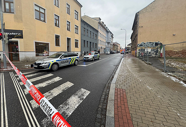 Policie uzavela eskobudjovickou kiovatku Jírovcovy a Pekárenské ulice. V...