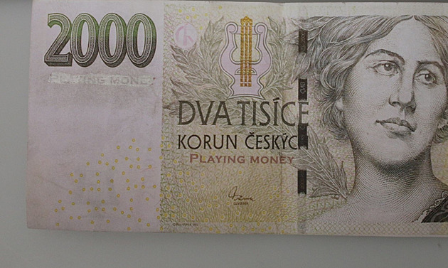 Muži platili falešnými bankovkami s nápisem playing money, doma jich měli stovky