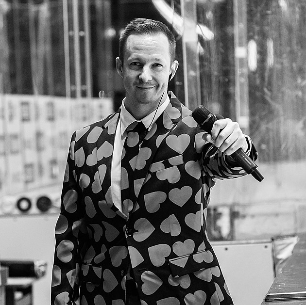 Jií Vondra byl dlouholetým moderátorem domácích zápas HC Dynamo Pardubice....