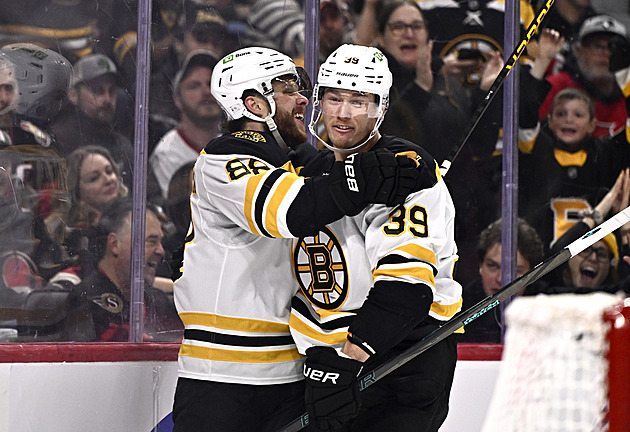 Dvakrát tři body, výkon jako legenda. Pastrňák se v NHL dočkal ocenění