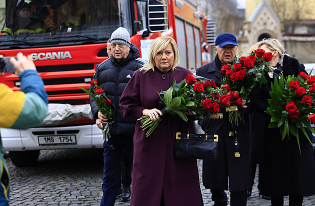 S Ferancem se rozloučili blízcí i politici. Moudrý a pracovitý, shrnula Schillerová