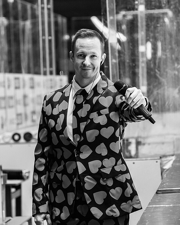 Jií Vondra byl dlouholetým moderátorem domácích zápas HC Dynamo Pardubice....