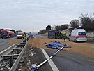 Na 14. kilometru d�lnice D7 ve sm�ru na Prahu do�lo k p�evr�cen� n�kladn�ho...