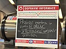 Stanice metra B na Nrodn td uzavena po pdu lovka do kolejit. (10....