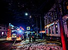 Zsah hasi, policist a zchran u poru na chodb domu v Ndran ulici v...