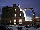 Demolin stroj bhem nkolika dn promnil historickou ndran budovu v...