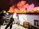V Kounov� na Rychnovsku vyho�el statek. (11. ledna 2025)