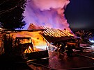 V Kounov� na Rychnovsku vyho�el statek. (11. ledna 2025)